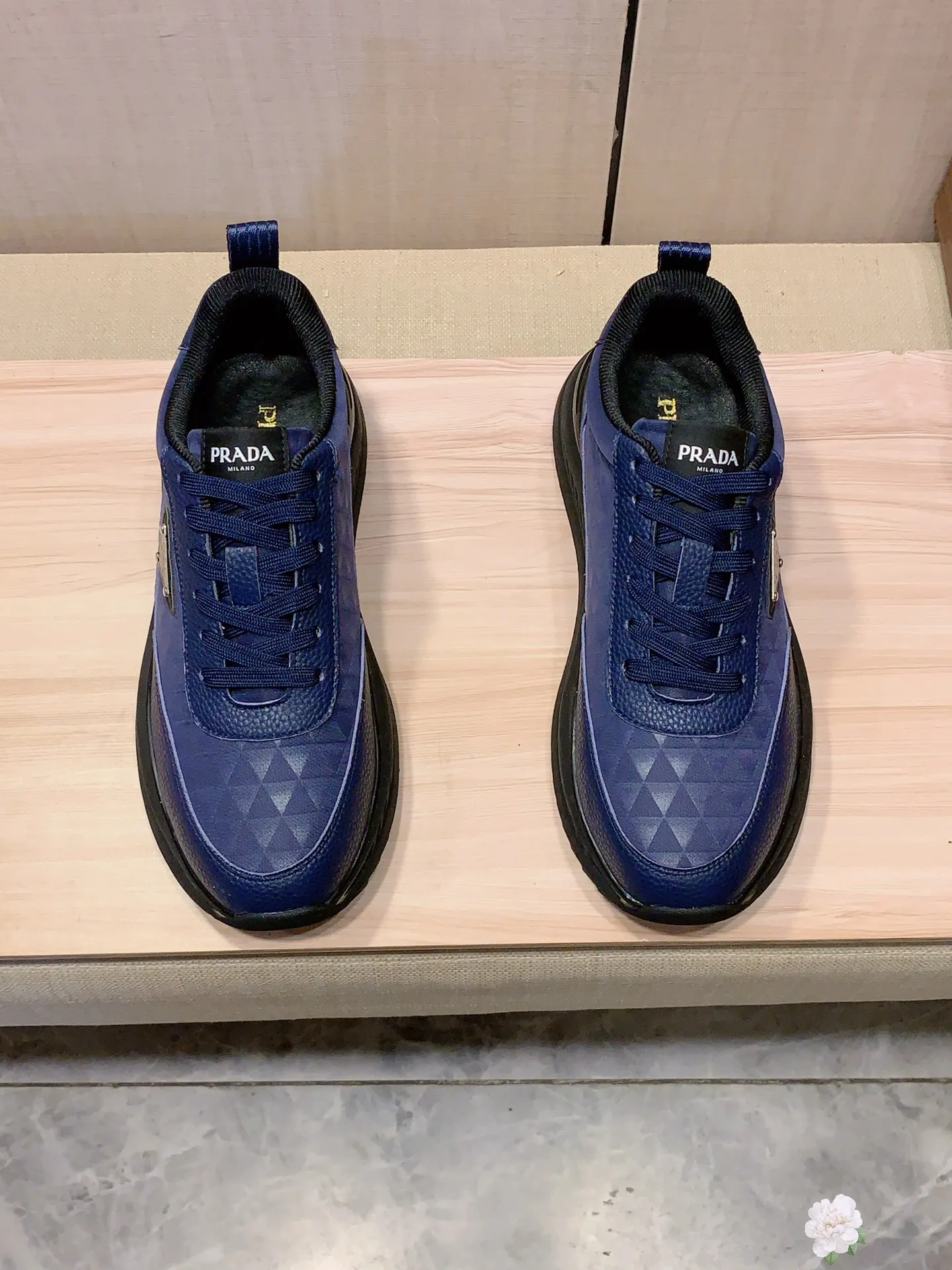 Men's men's shoes💰460💰💰🎩🎩[Lightning][Lightning] "PRADA*" The latest and most popular casual shoes, top brand [seduce] luxury ~ purchasing agency, top ~ quality. [Strong] The upper is made of imported breathable cowhide with material ➕ breathable sheepskin feet (•) and fine workmanship. The original stylish and stylish soft rubber wear-resistant and non-slip outsole is light and comfortable on the feet. The real thing looks better in real photos. 413: code: 38-44, 3️⃣ colors selected